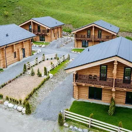 Modern Luxury With Free Parking Apartment *