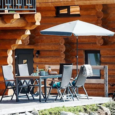 Modern Luxury With Free Parking Apartment