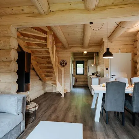Modern Luxury With Free Parking Apartment