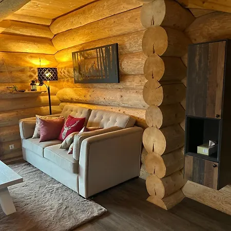 Modern Luxury With Free Parking Apartment