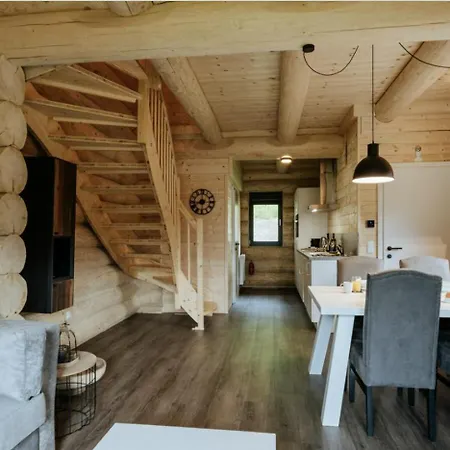 Modern Luxury With Free Parking Apartment *